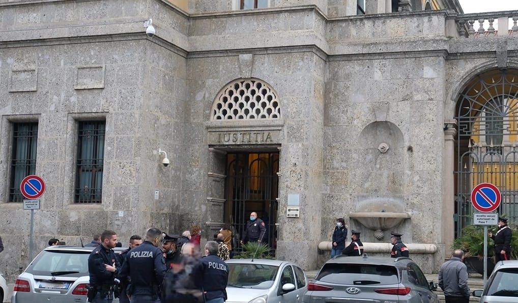 esterno del palazzo di giustizia