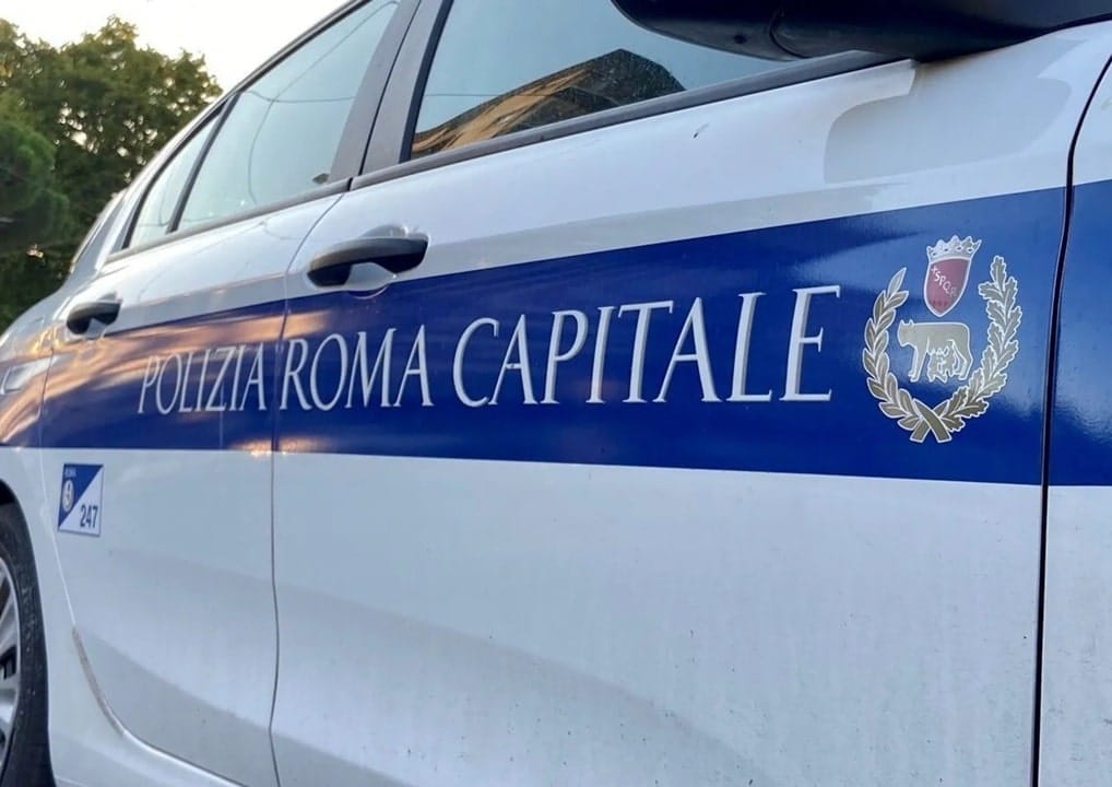 Fiancata Auto Polizia Municipale Roma Capitale