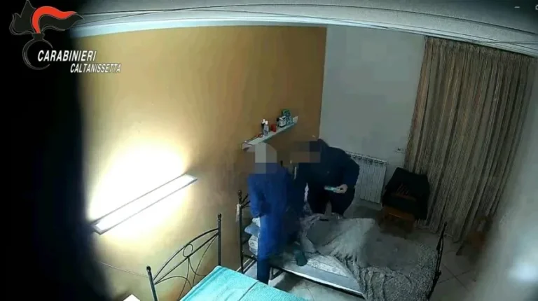 operatori che maltrattano anziani a Villa Serena